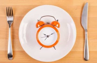 O QUE ACONTECE AO SEU CORPO QUANDO FAZ JEJUM INTERMITENTE